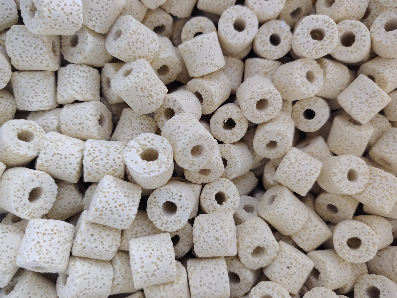 ميديا صفراء عالية المسام